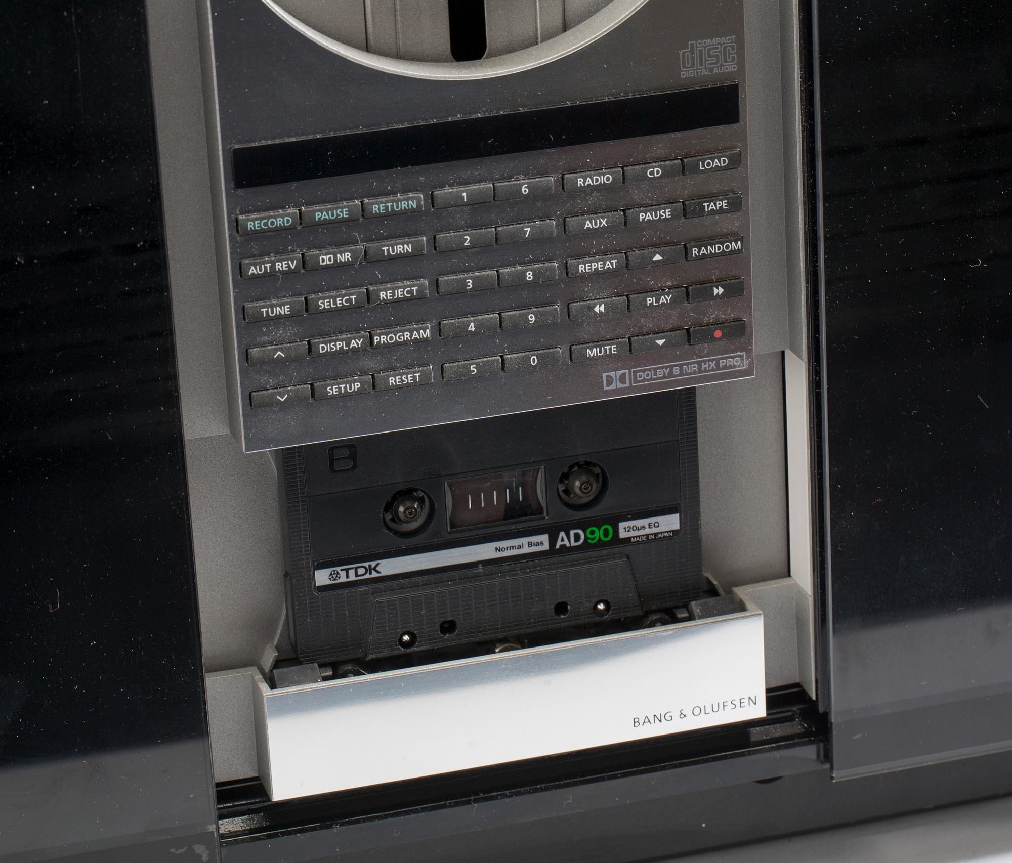 STEREO, "Beosound 2500", David Lewis, Bang & Olufsen, tillverkad mellan 1991-1994.