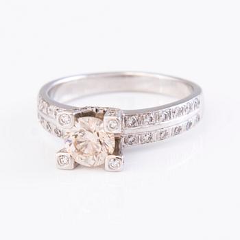 An 18K white gold ring with diamonds ca. 1.55 ct in total.