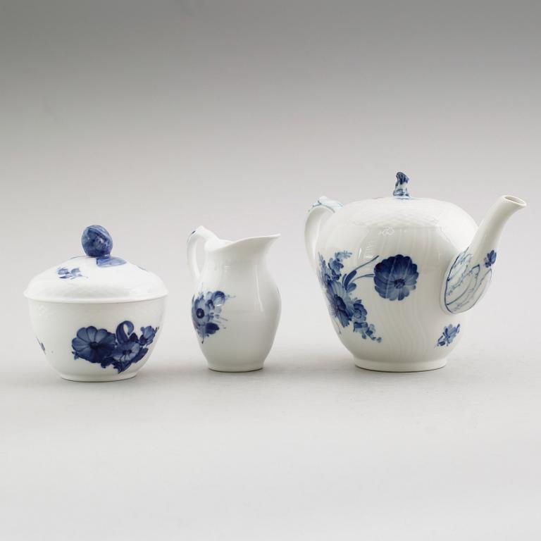 TESERVIS, 3 delar, porslin, "Blå Blomst", Royal Copenhagen.