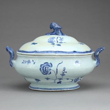 LOCKTERRIN, porslin, Kina, 1700-tal.