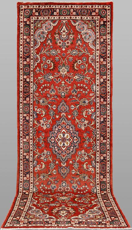 A Hamadan runner, approx. 285 x 102 cm.