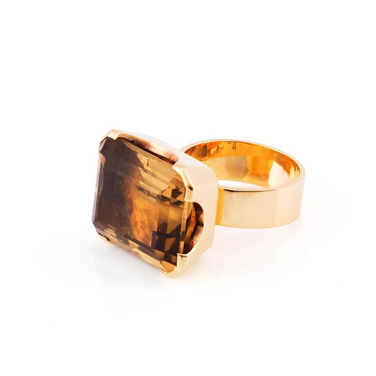 Bengt Liljedahl, an 18K gold ring set with a faceted smoky quartz, Stockholm 1965.