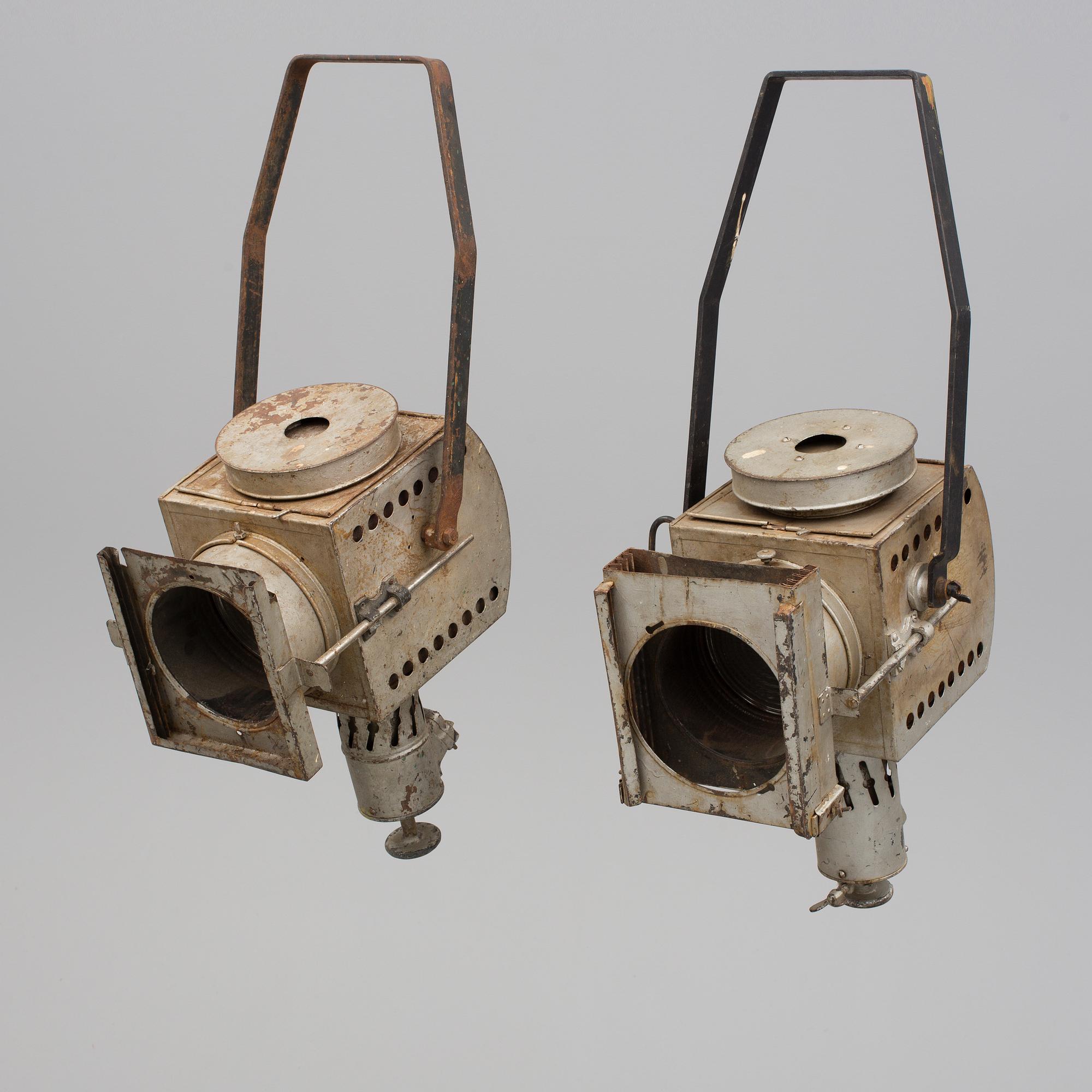 LAMPA/STRÅLKASTARE, 2 stycken, 1900-talets första hälft.