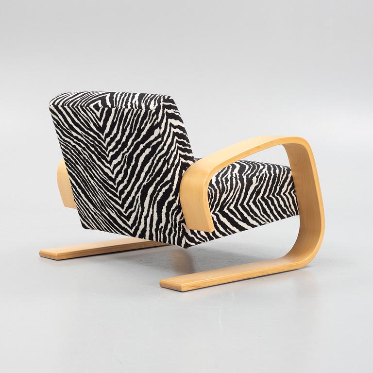 Alvar Aalto, a 'Tank chair', model 400, Artek, Finland, 2006.