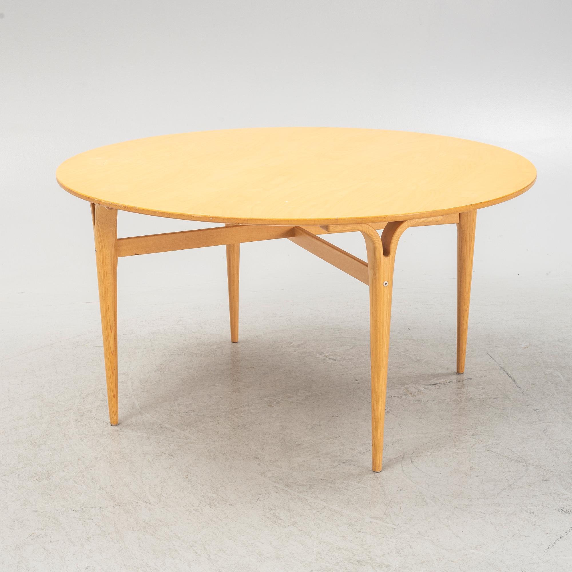 Bruno Mathsson,  a 'Supercirkel' coffee table, Bruno Mathsson International, Värnamo,  second half of the 20th century.