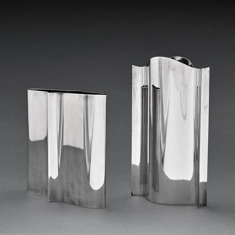 Theresia Hvorslev, vaser två st, Lidköping, 1973-74, sterling silver.