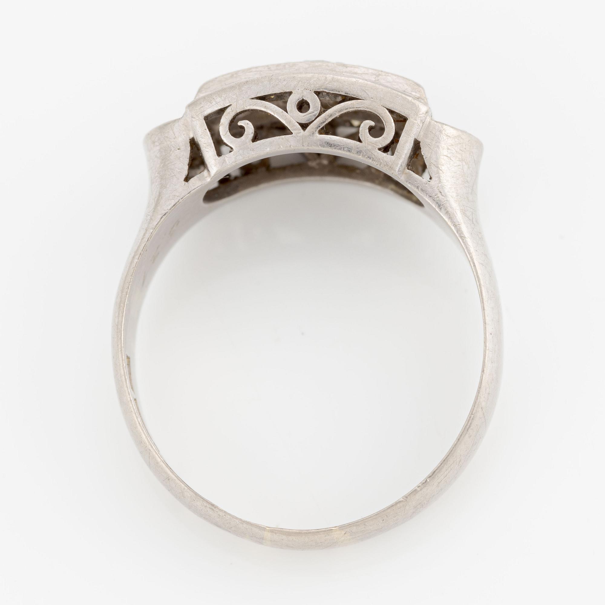 Ring, 18K white gold with brilliant-cut diamonds.