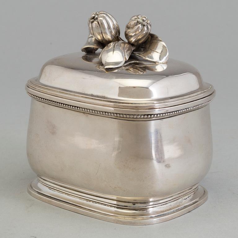 A sterlingsilver box and a sugar tong, Borgila, Stockholm 1952. Weight ca 425 grams.