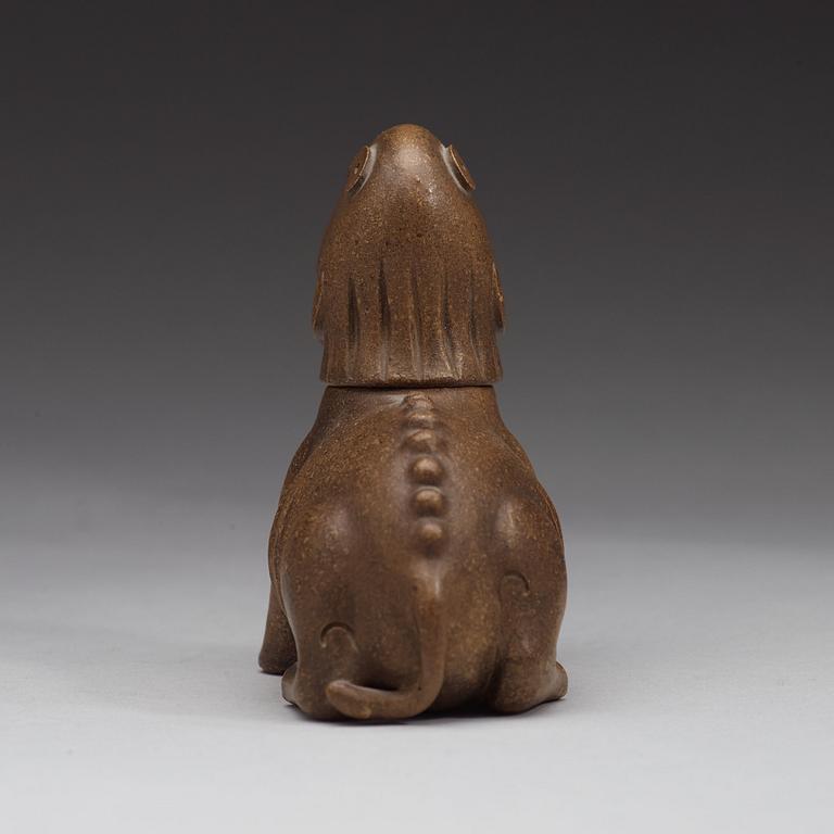 KÄRL med LOCK, yixinggods. Qingdynastin, troligen 1700-tal. Bär märkning.