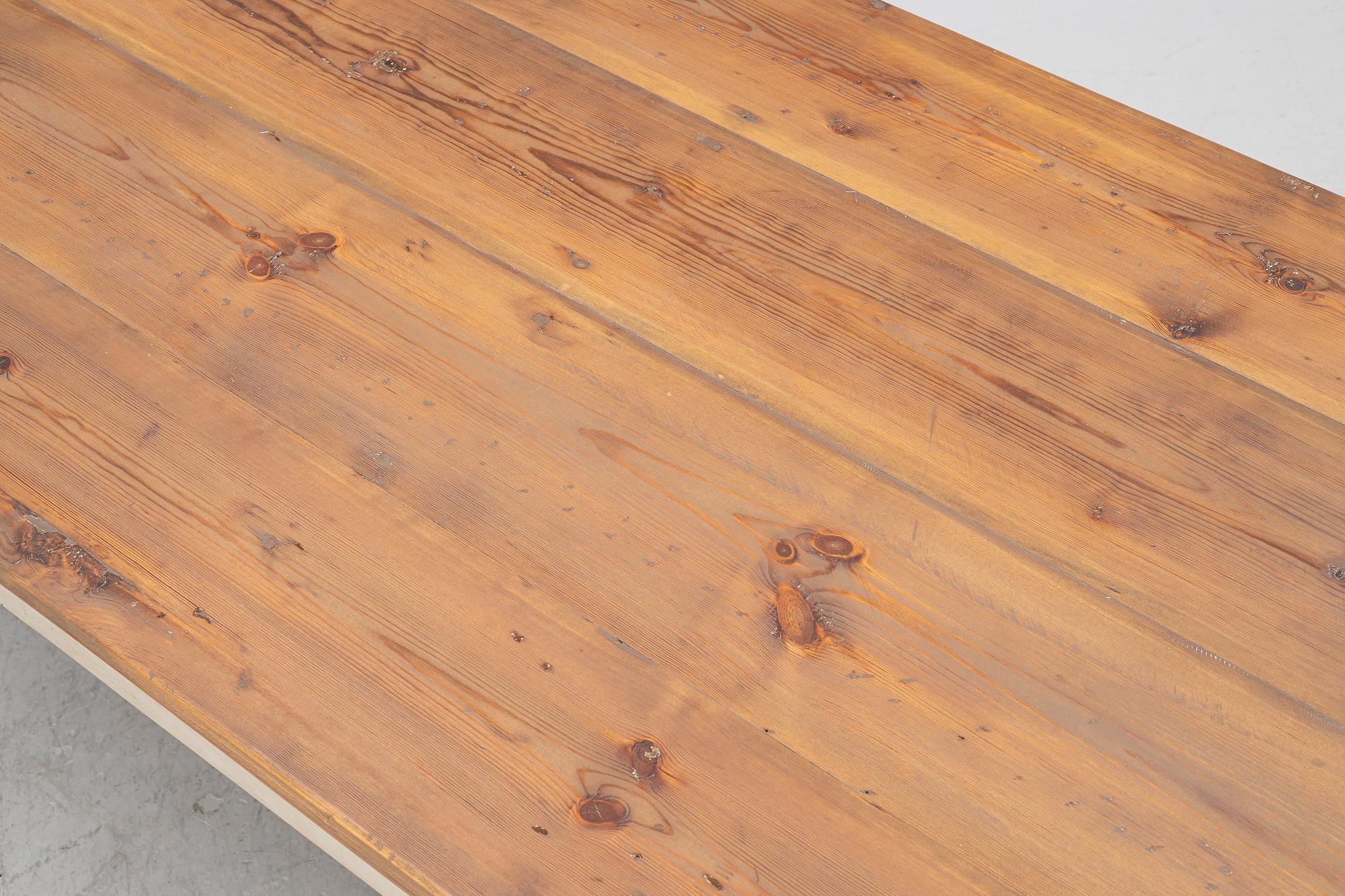 Matbord, samtida tillverkning.