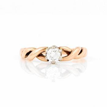 RING, 18 k guld, med briljantslipad diamant, ca 0,21 ct. Totalvikt ca 5 gram.
