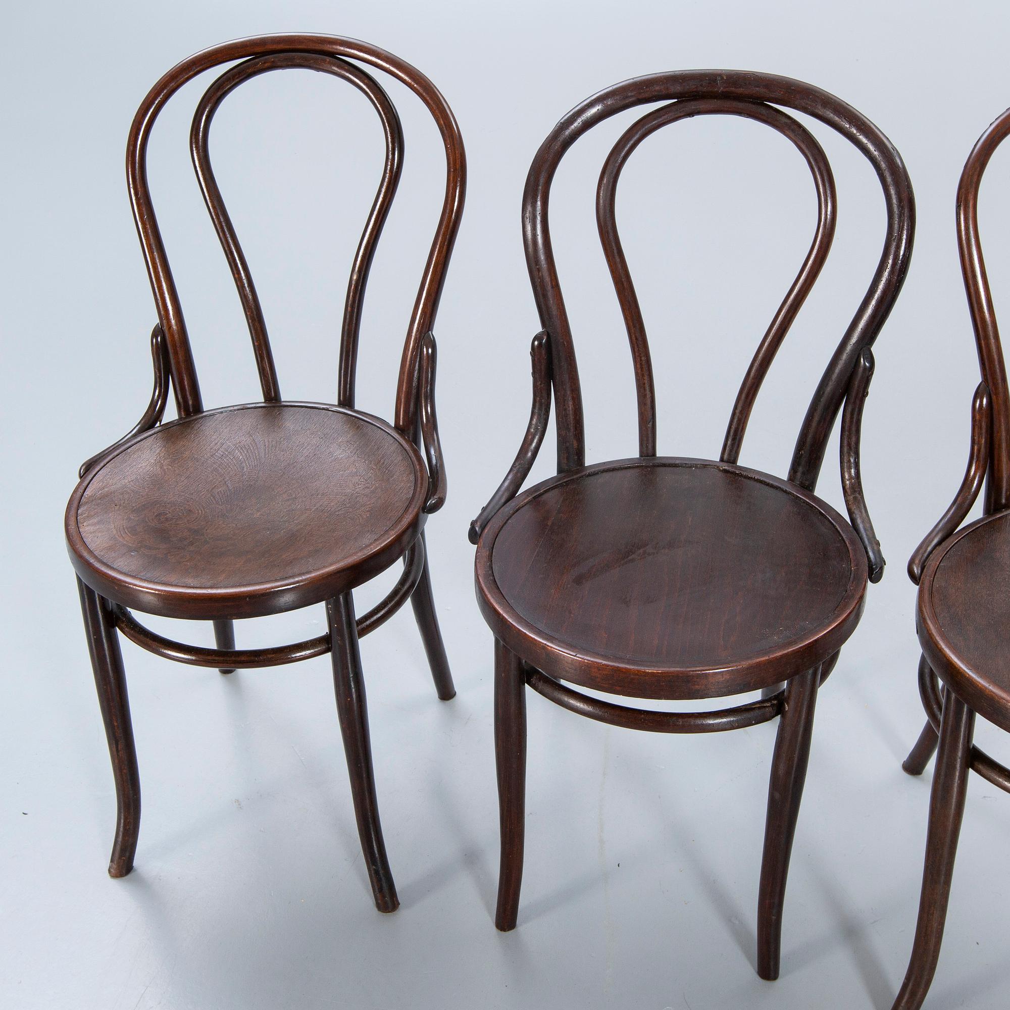 Chairs, Thonet 2 pcs, Mundus 2 pcs, bentwood, first half of the 20th century.