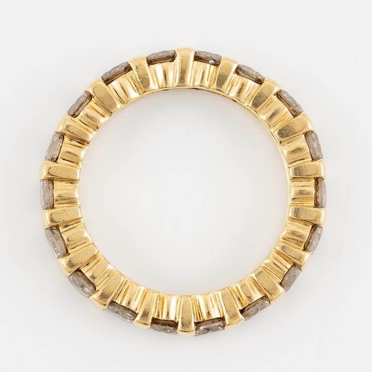 Ring of full alliance gold set with round brilliant-cut diamonds.