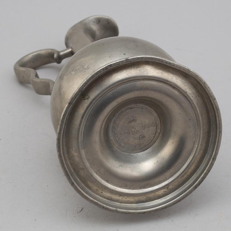 A pewter vase byr Ystad tenn 1929.