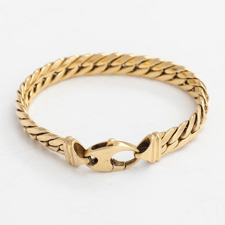 An 18K gold bracelet, Italy.