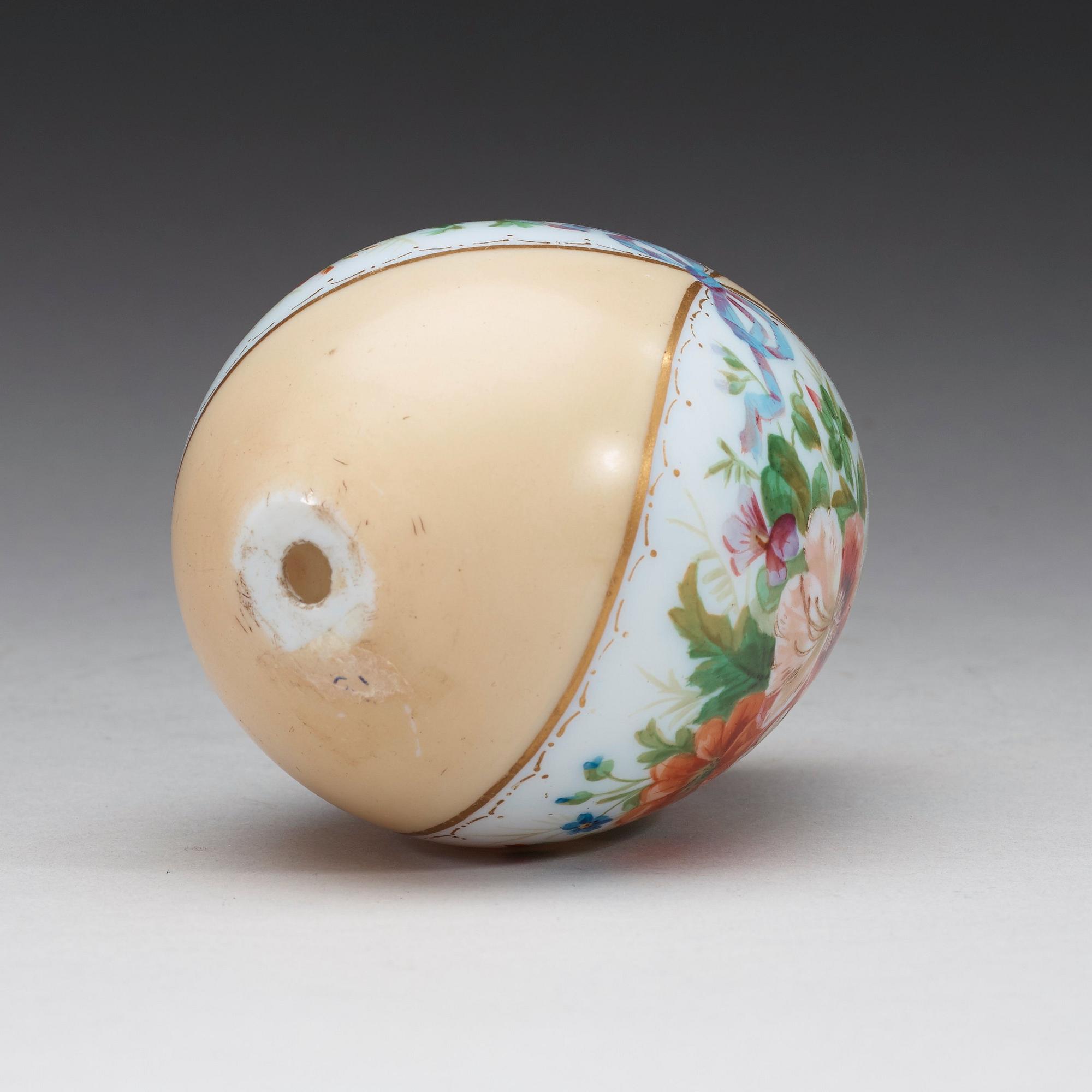 ÄGG, porslin. Ryssland, 1800-tal.