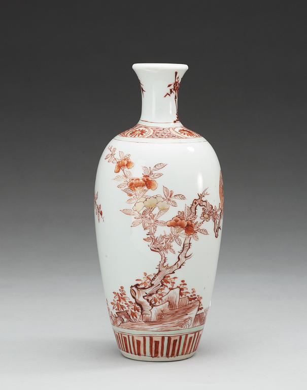 VAS, porslin. Qing dynastin, Kangxi (1662-1722).