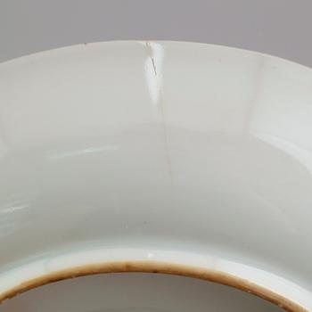 KOPP MED FAT, porslin, Kina, sent 1700-tal.