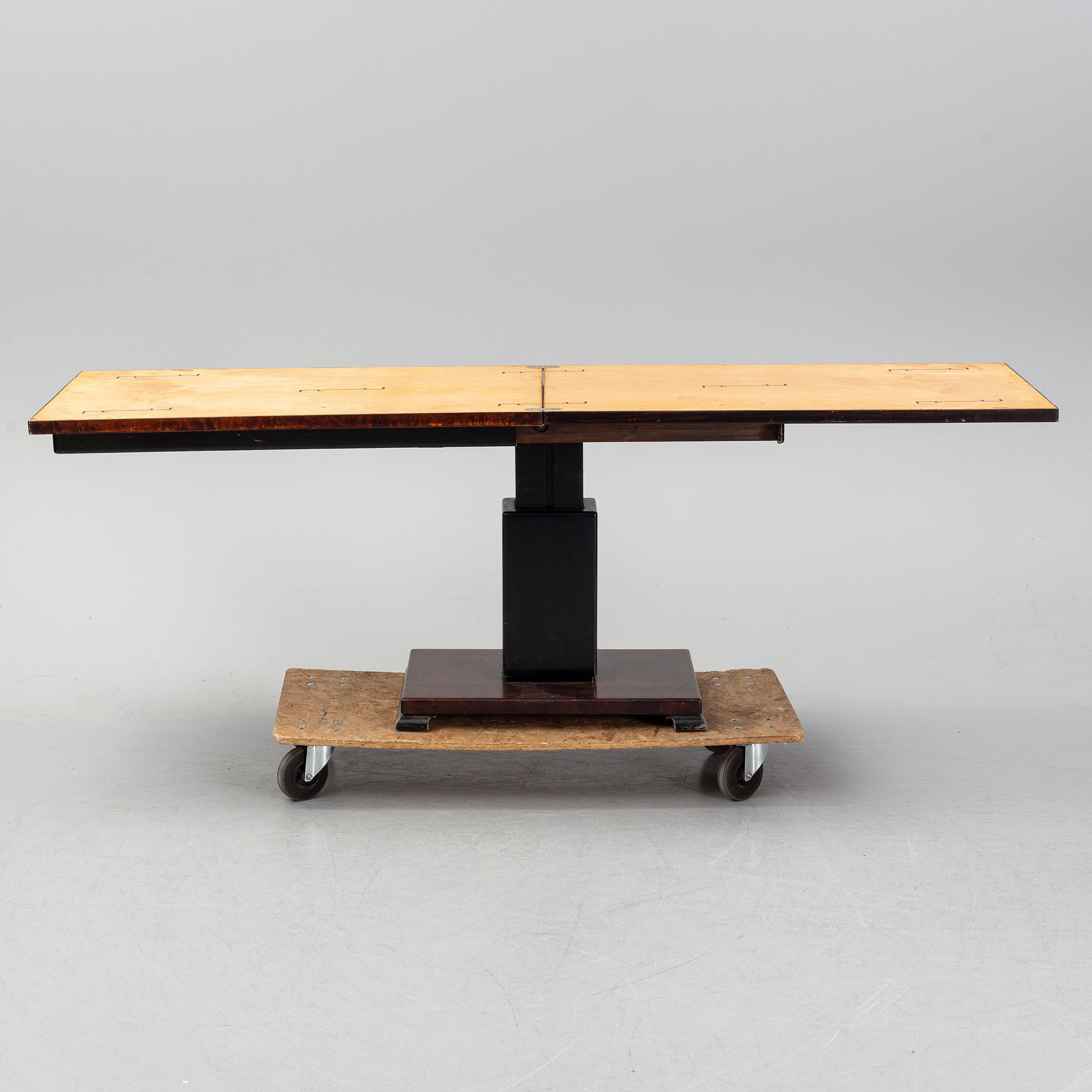 Otto Wretling, a 'Idealbordet' birch table, Umeå, 1930's.