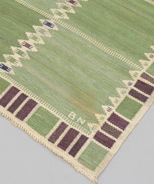 Barbro Nilsson, a carpet, "Salerno grön med enkel bård", flat weave, ca 295 x 197-198,5 cm, signed AB MMF BN.