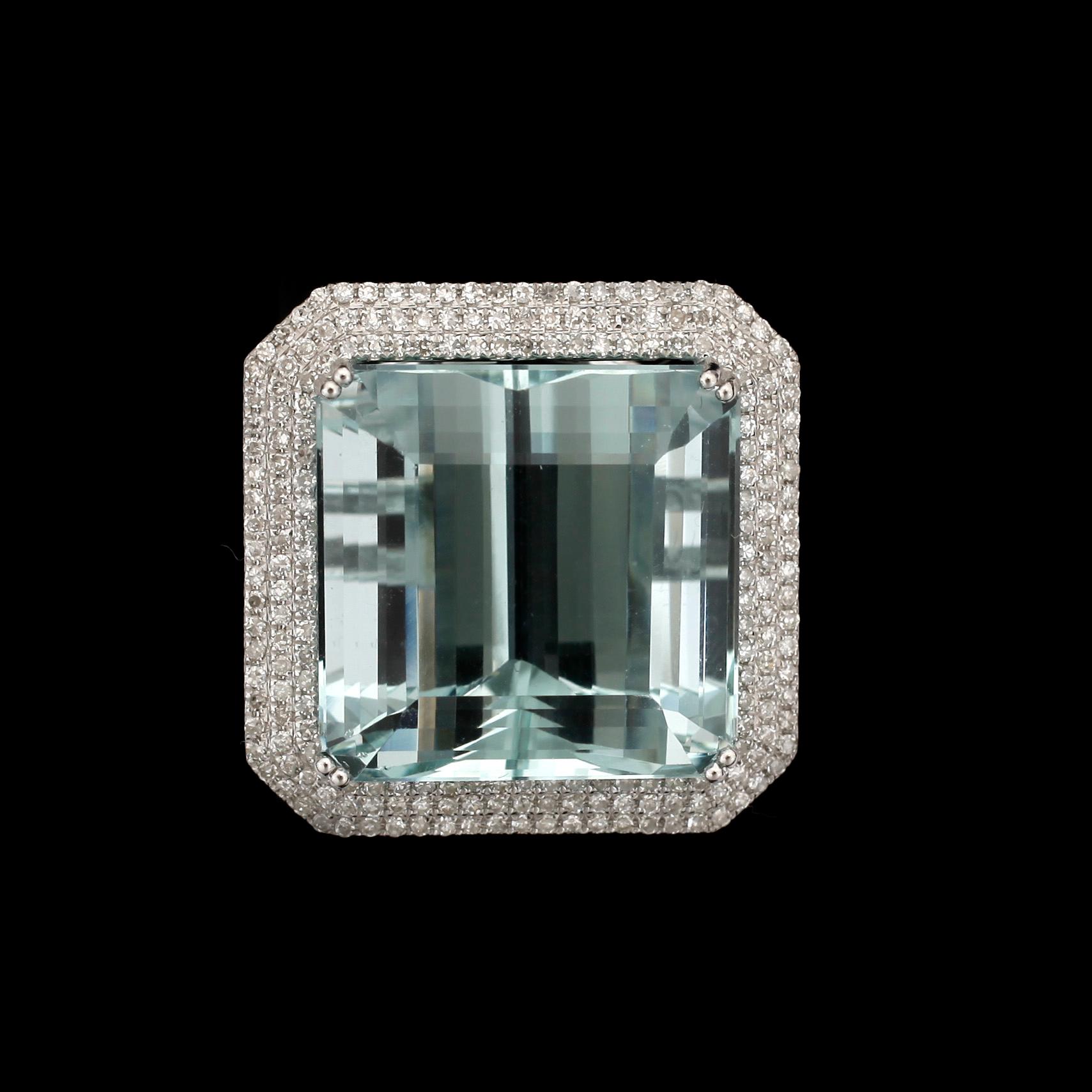 RING, 18k vitguld med akvamarin ca26ct och briljantslipade diamanter tot ca0,65ct.