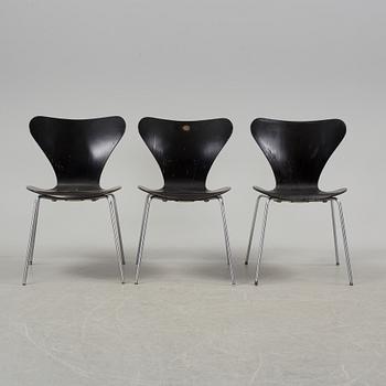 ARNE JACOBSEN, three chairs, "Sjuan", Fritz Hansen, 1974.