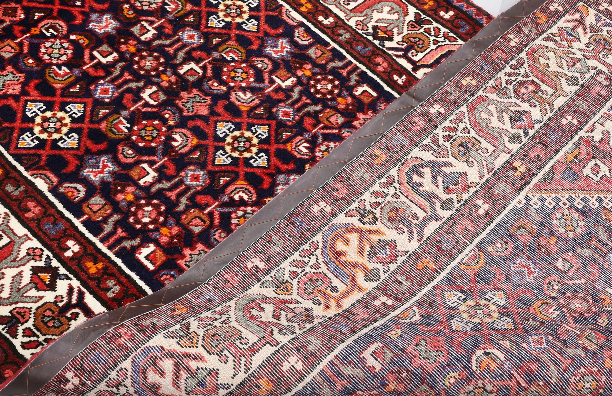 A Hamadan runner, approx. 400 x 110 cm.