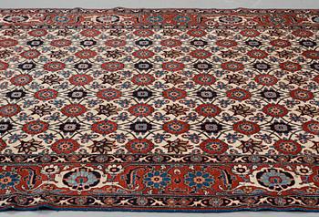 A carpet, semi-antique Veramin, ca 317-323 x 196-200 cm.