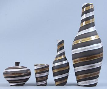 VASER, 3 st samt BONBONJÄR, "Spiral" (1950-1956), glaserat lergods, Ingrid Atterberg, Upsala-Ekeby.