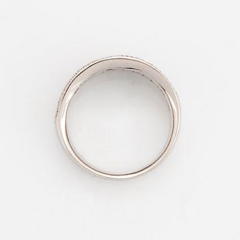 Brilliant-cut diamond ring.