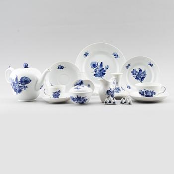 SERVISPORSLIN, 30 delar, "Blå Blomst", Royal Copenhagen.