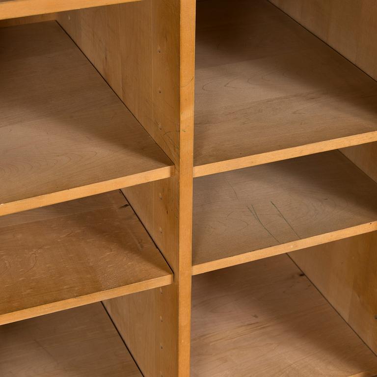 Alvar Aalto, arkistokaappi / rulokaappi, malli 430 O.Y. Huonekalu- ja Rakennustyötehdas A.B. 1950-luku.