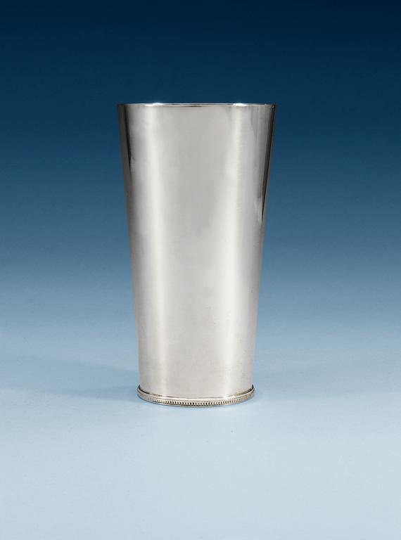 A Wiwen Nilsson sterling vase, Lund 1965.