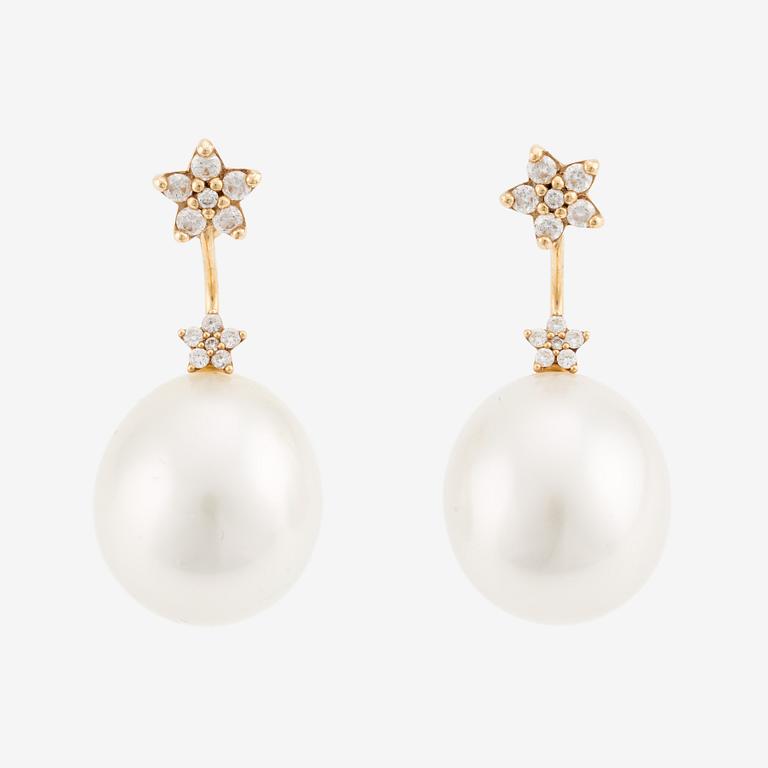 Ole Lynggaard, Charlotte Lynggaard, Earrings, "Shooting Star" 18K gold with South Sea pearls and brilliant-cut diamonds.