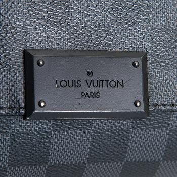 Louis Vuitton, "District PM Messenger", väska.