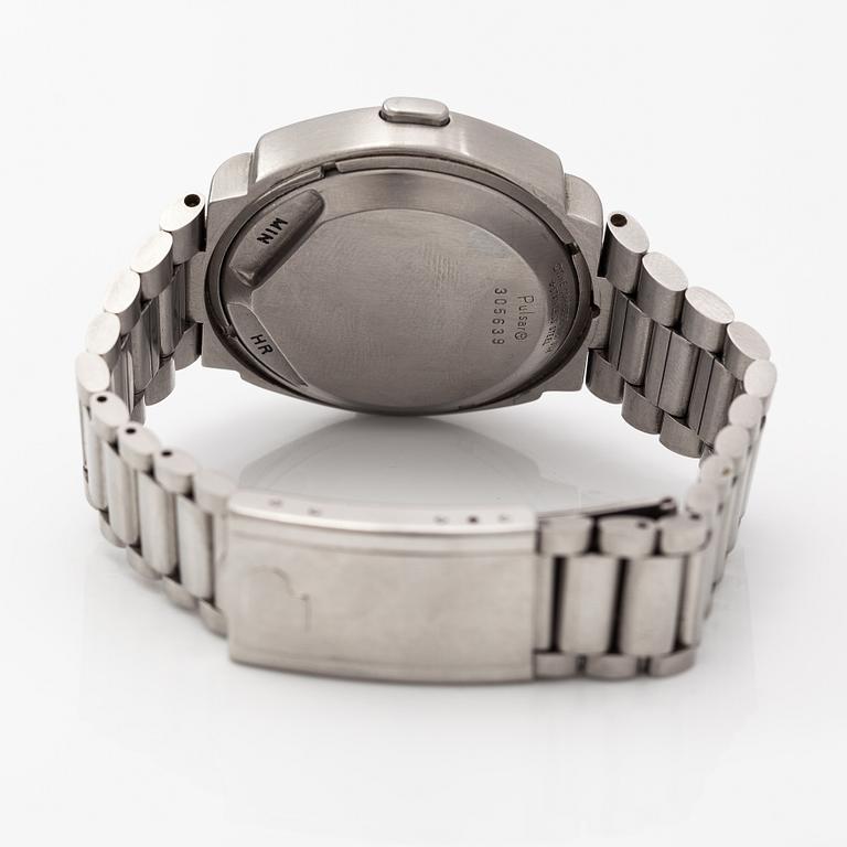 Pulsar, wristwatch, 40 x 32 mm.