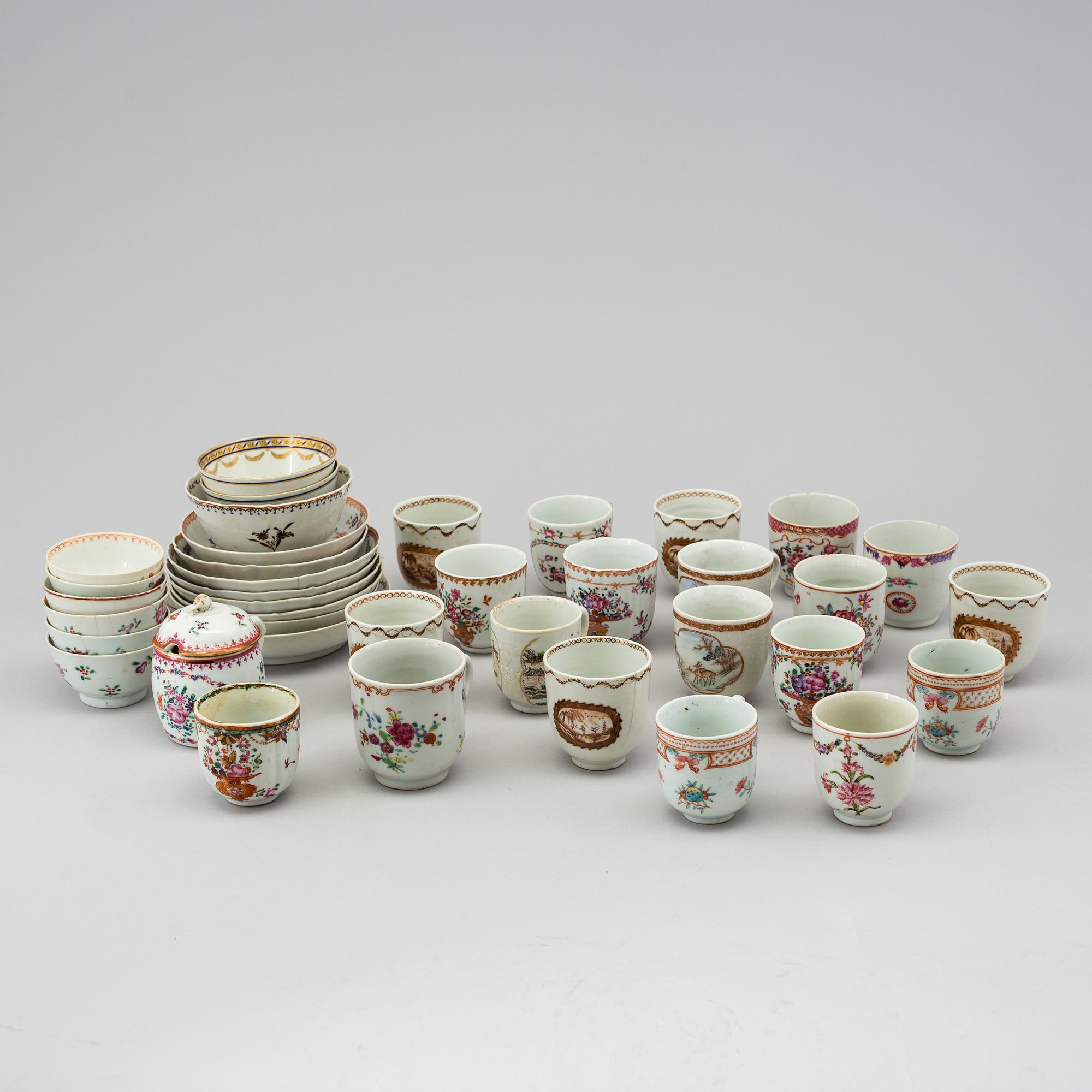 A group of 29 cups, one CREME POT and 8 saucers, Chinese export porcelain, 18th century.