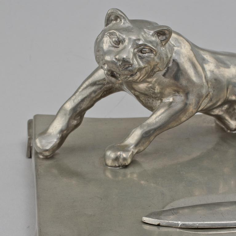 SKRIVBORDSUPPSATS, 4 delar, tenn, 1940.