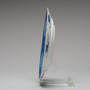 A blue and white dish, Qing dynasty, Kangxi (1662-1722).