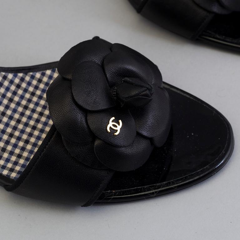 Shoes/slingbacks by Chanel, size 41.