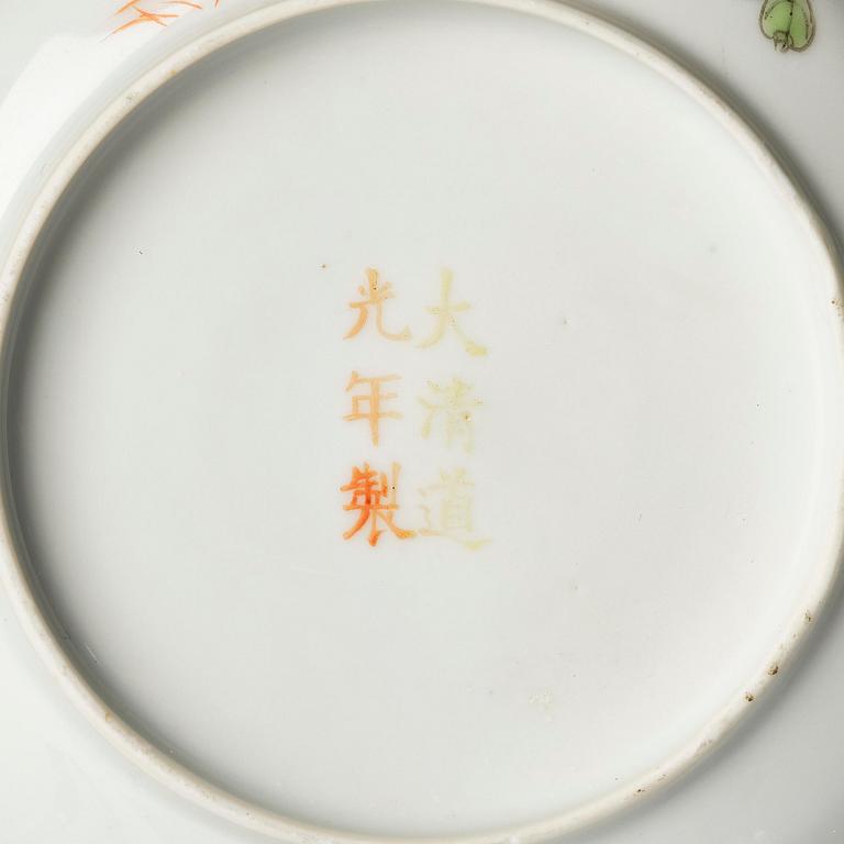 A pair of famille rose 'magnolia' bowls, late Qing dynasty.