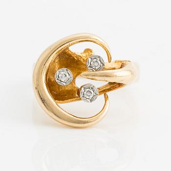 Lapponia ring in 18K gold with octagon-cut diamonds, 1975.