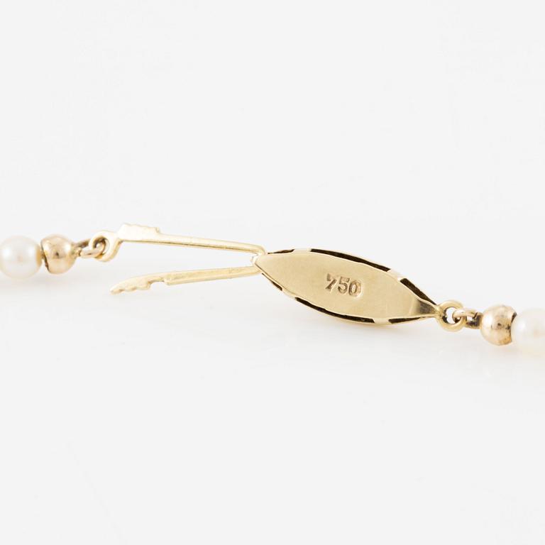 Necklace of cultured pearls, clasp 18K gold.