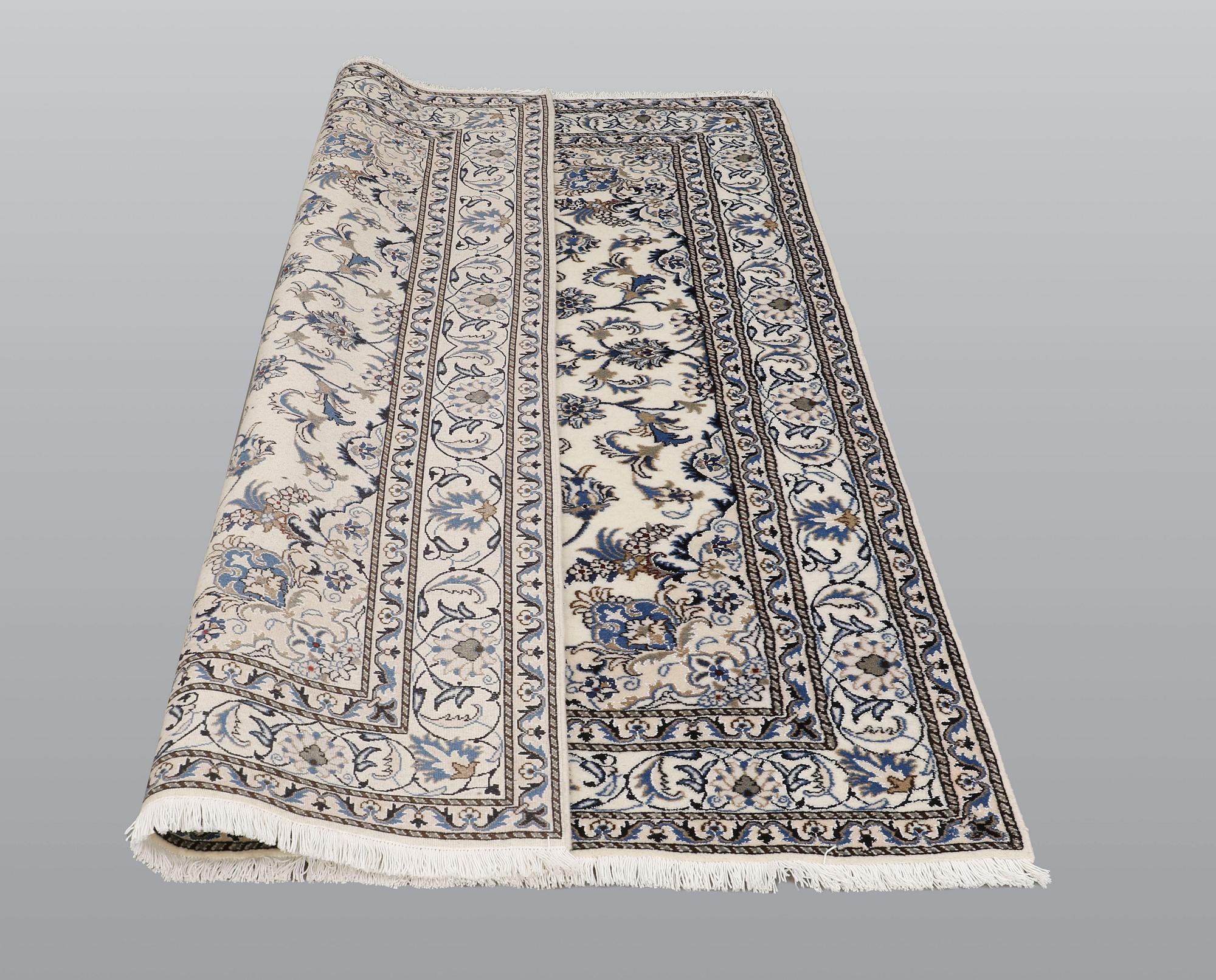 Matta, Nain part silk, ca 240 x 164 cm.