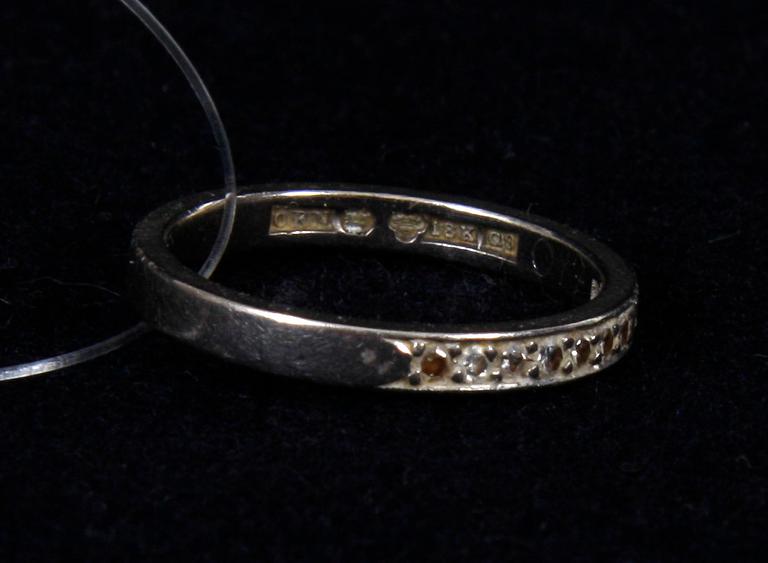ALLIANSRING, 18K vitguld och briljanter.