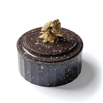 193. A 'Loka-Risberg' porphyry Empire butter box from Älvdalen, Sweden, early 19th century.