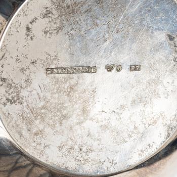 Vas samt två skålar, silver, Sverige 1917-1919.