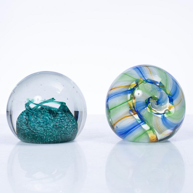 Six glass paperweights, including Robert Eickholt, USA, 1985, & Caithness of Scotland.