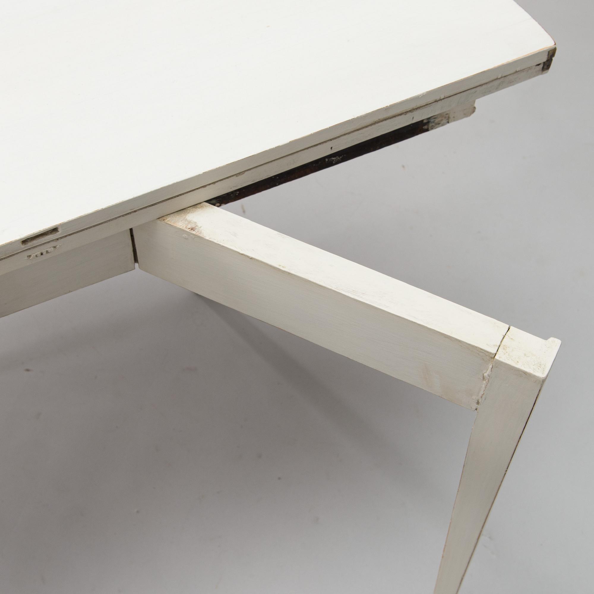 Table, so-called crescent table, second half of the 19th century.