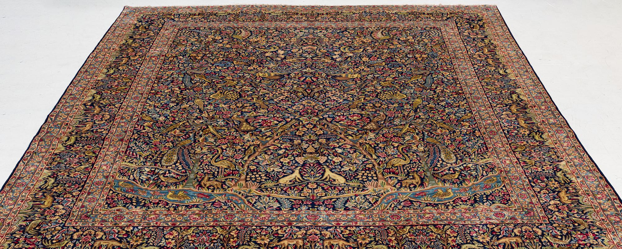 Carpet, Kerman, approx. 390 x 295 cm.